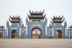 Gate of Chùa Trình Pagoda, Uông Bí, Quảng Ninh Province, Vietnam