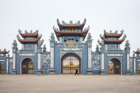 Gate of Chùa Trình Pagoda, Uông Bí, Quảng Ninh Province, Vietnam